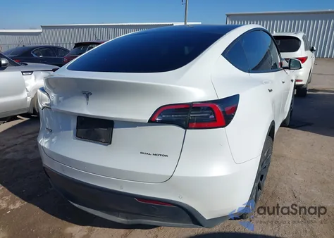 2022 Tesla Model Y Long Range Dual Motor All-Wheel Drive z USA, uszkodzony, nr VIN 7SAYGDEE5NF386632